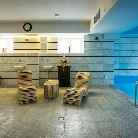 Orient Palace Hotel 3*